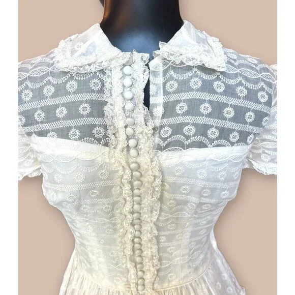 Vintage 50s Embroidered Pageboy Collar Dress